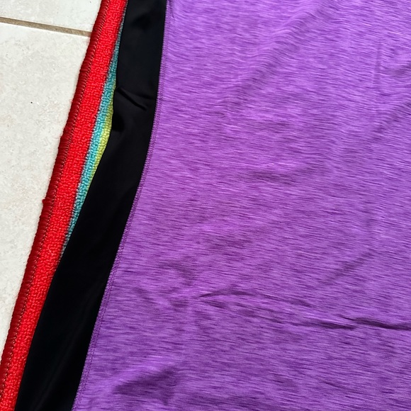 Woman’s athletic tops 🩷 - Picture 2 of 4